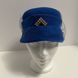 VINTAGE Velour Hat with netting and pearls church wedding hightea hat blue